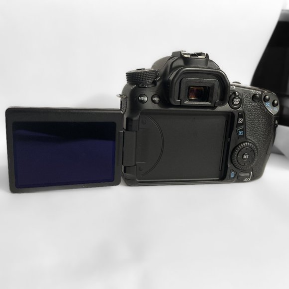 Canon EOS 70D DSLR Camera Body + Accessories - Picture 8 of 17